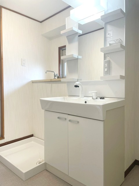 シャワー付洗面化粧台